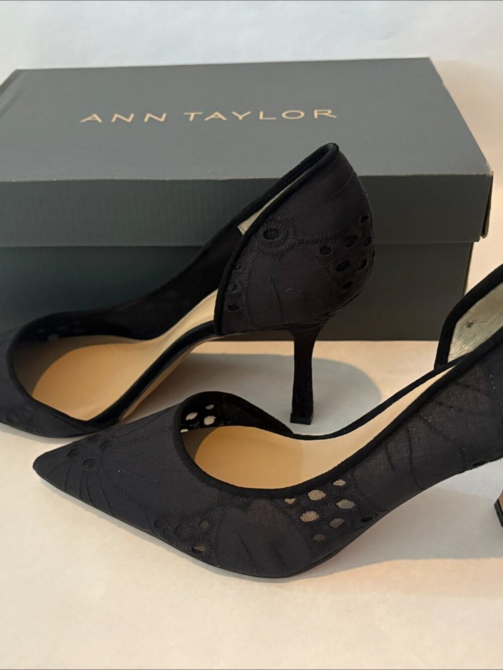 New in Box Ann Taylor Black D'Orsay Eyelet Pumps Heels Size 9